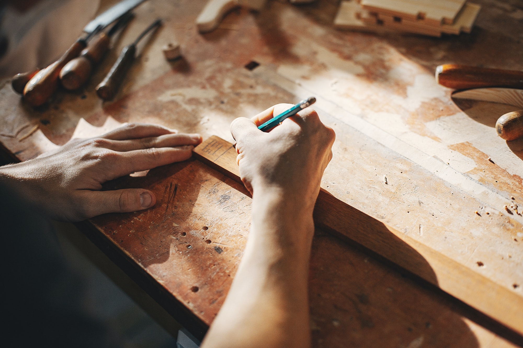 The carpenter works with a tree